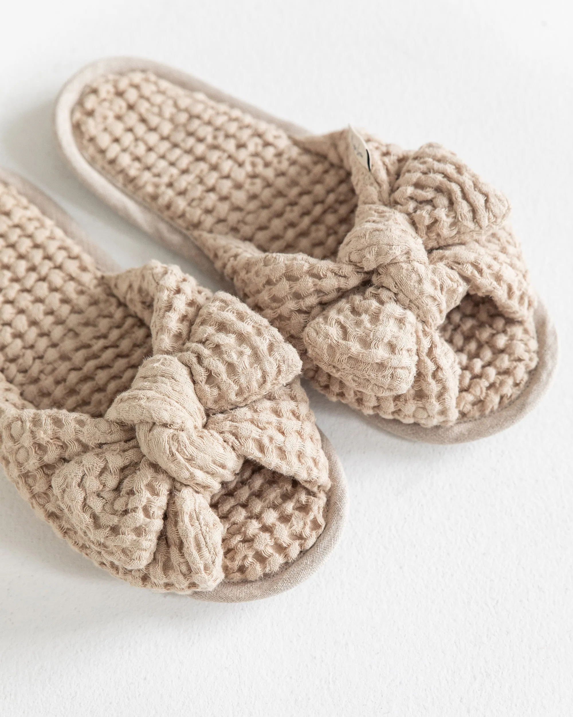Bow tie waffle linen slippers in Natural