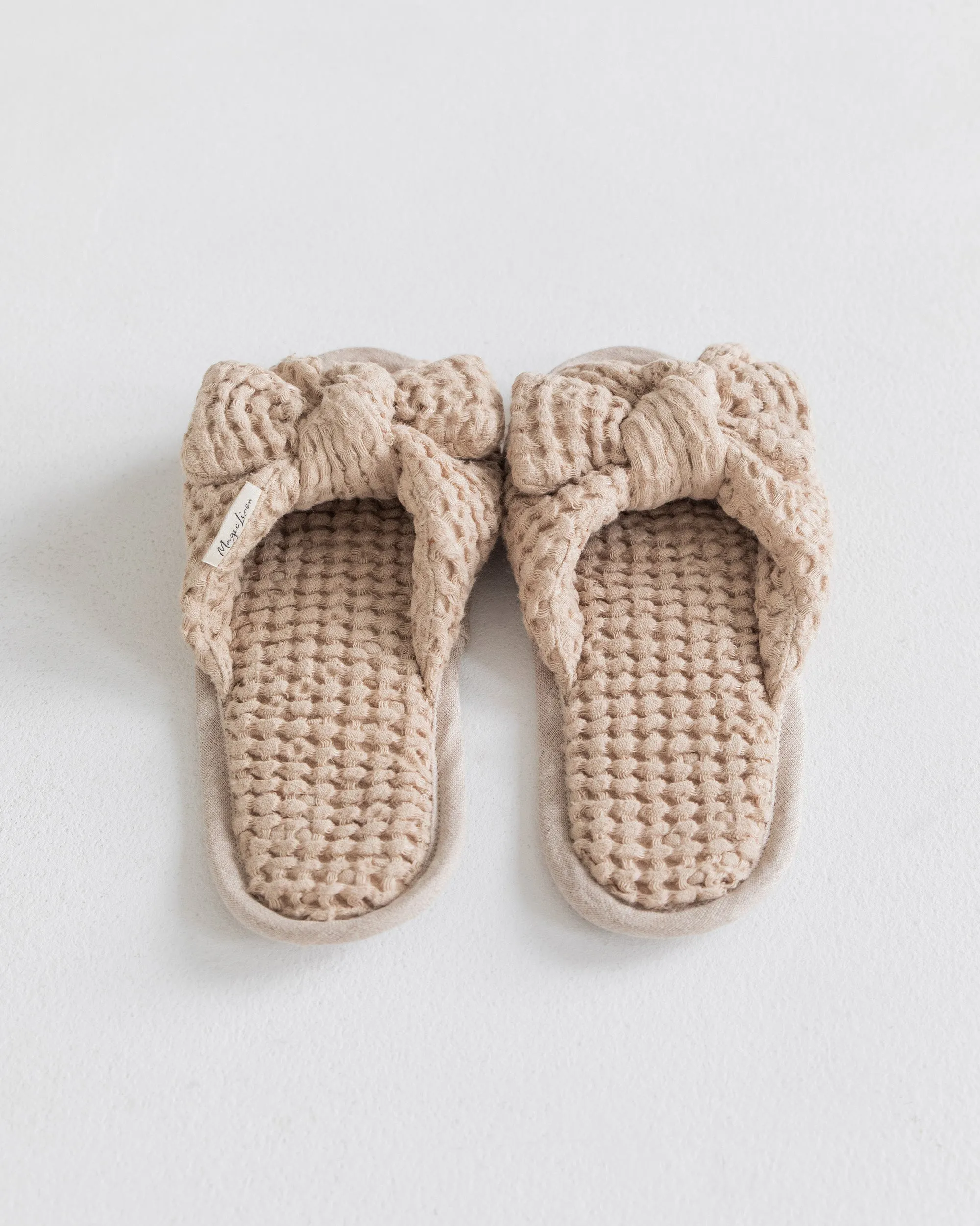 Bow tie waffle linen slippers in Natural