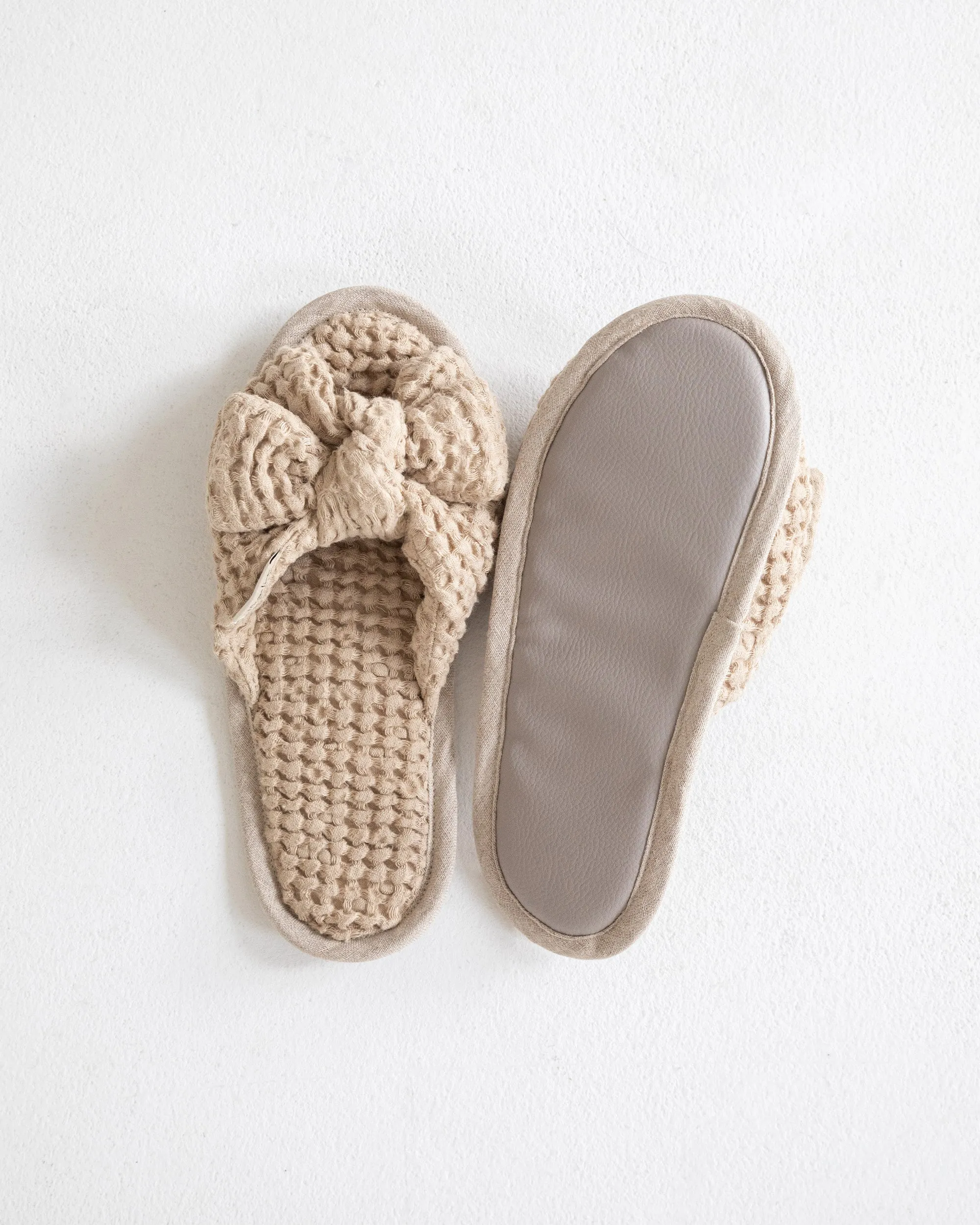 Bow tie waffle linen slippers in Natural