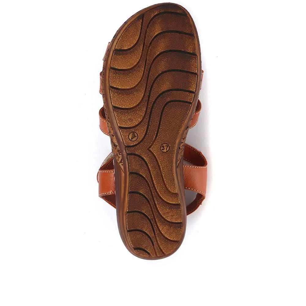 Leather T-Bar Sandals - LUCK33015 / 320 059