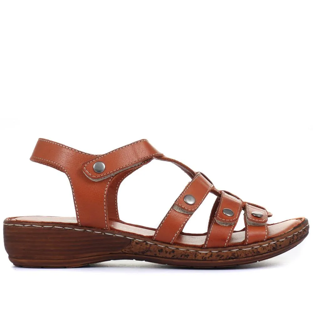 Leather T-Bar Sandals - LUCK33015 / 320 059