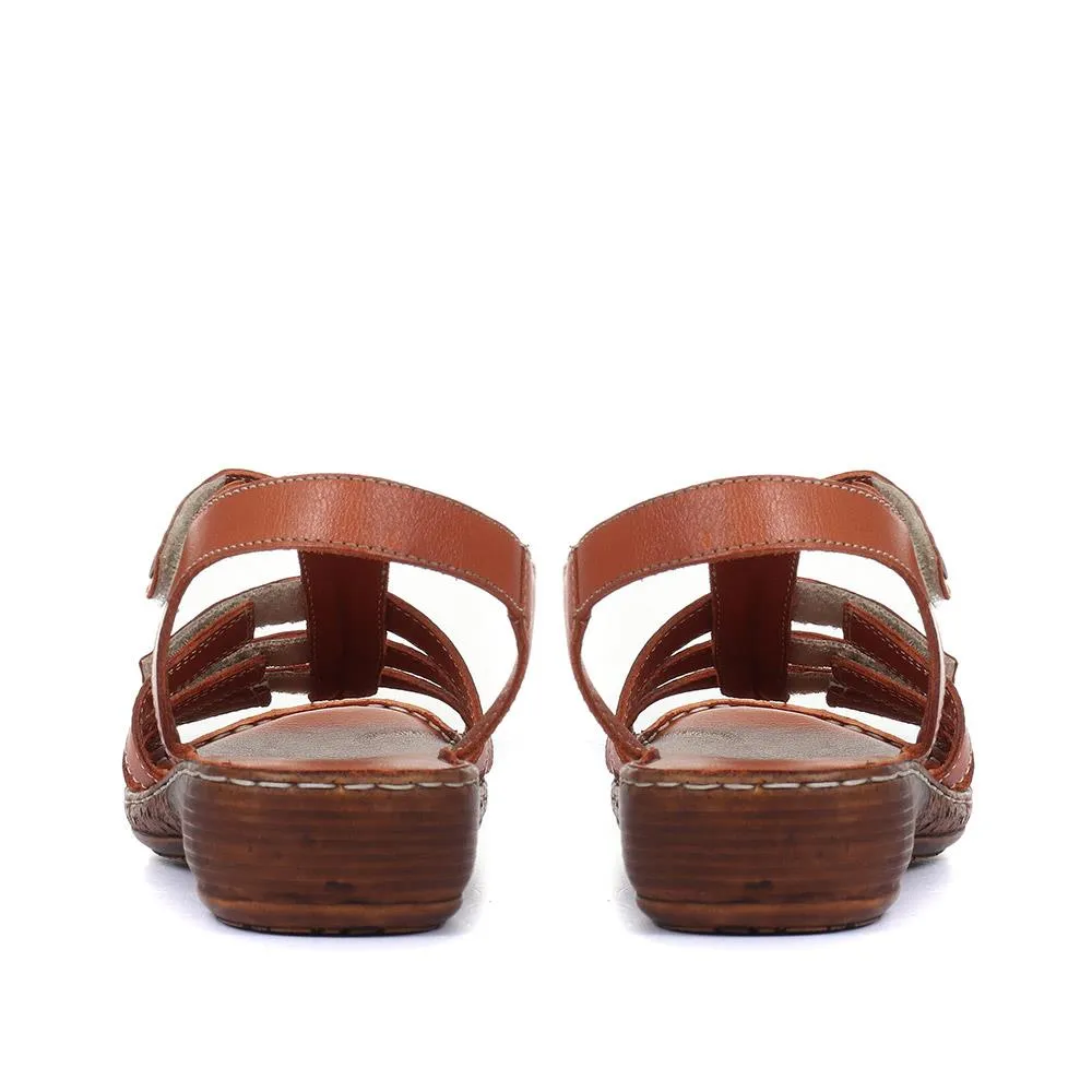 Leather T-Bar Sandals - LUCK33015 / 320 059