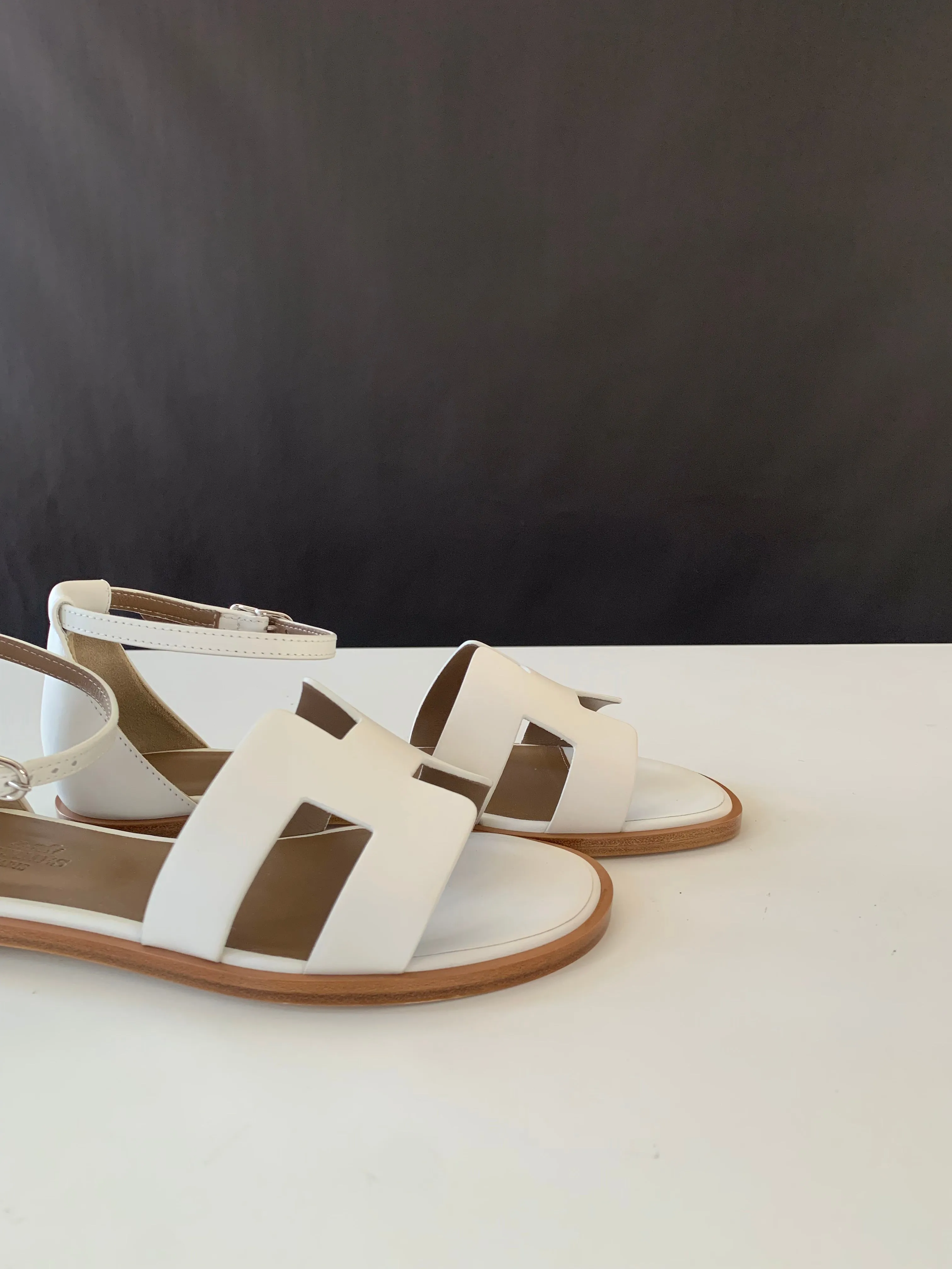 <b>HERMÈS</b> <br>Santorini Sandlas 36