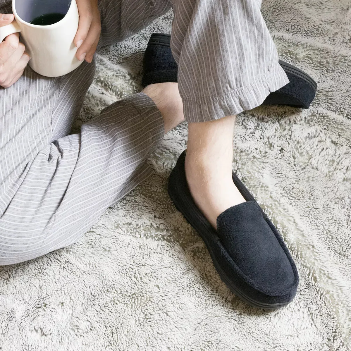 New Men's isotoner Microterry and Waffle Travis Moccasin Slippers, light grey Sz L 9.5-10.5